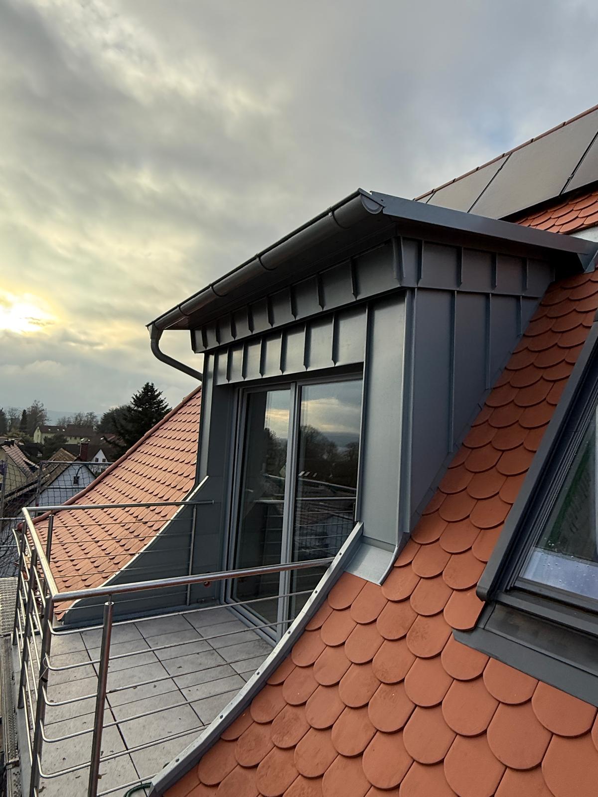 Gaubenverkleidung mit Dachrinne – Flaschnerei Wenk Heiligenberg
